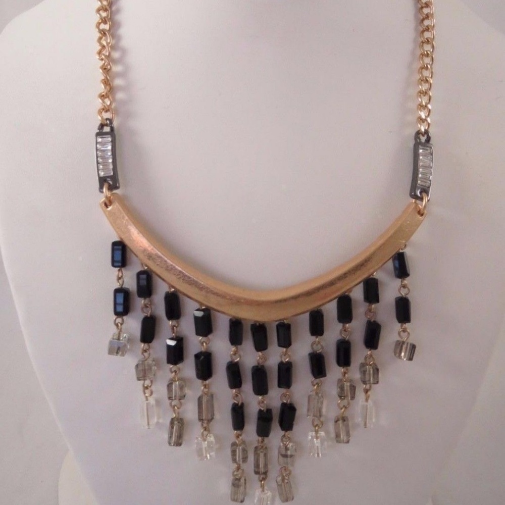 The geometric styling of this Kenneth Cole